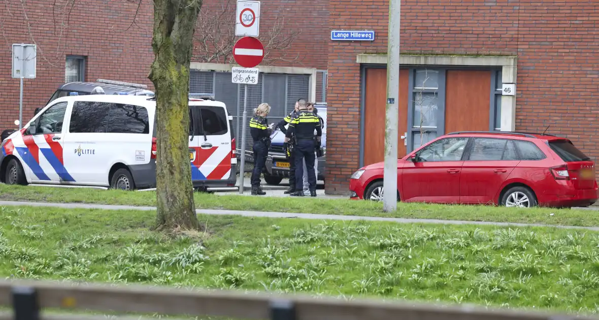 Kinderen behandeld in ambulance na botsing tussen taxi en auto - Foto 3