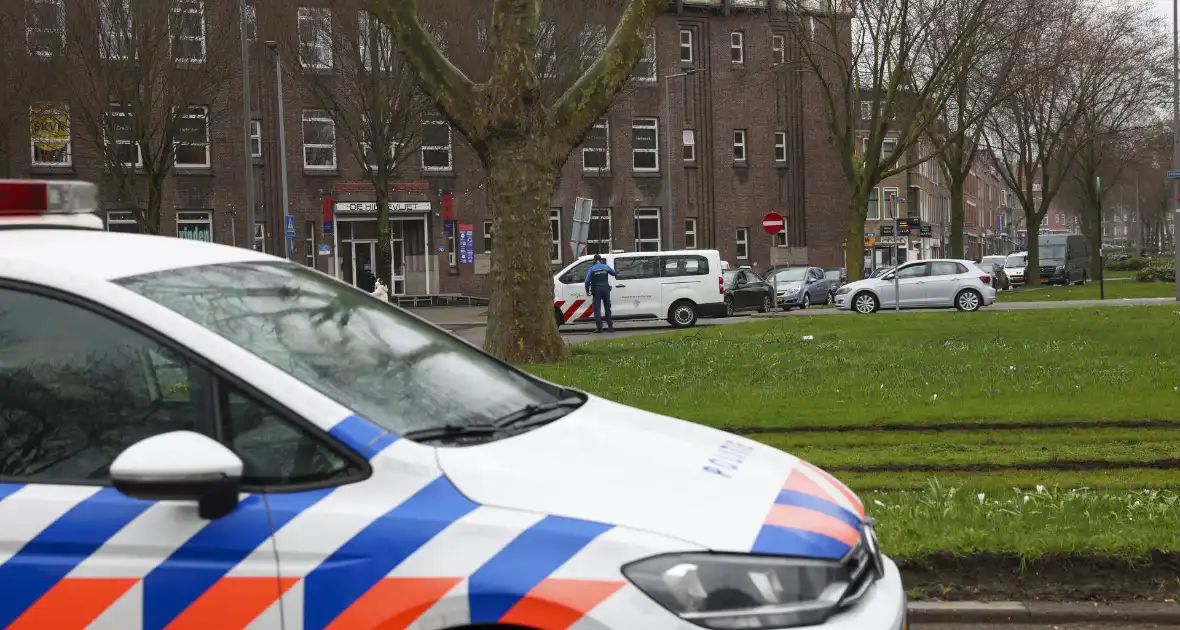 Kinderen behandeld in ambulance na botsing tussen taxi en auto - Foto 6