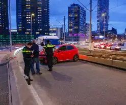 Fikse vertraging door botsing tussen bestelbus en personenauto