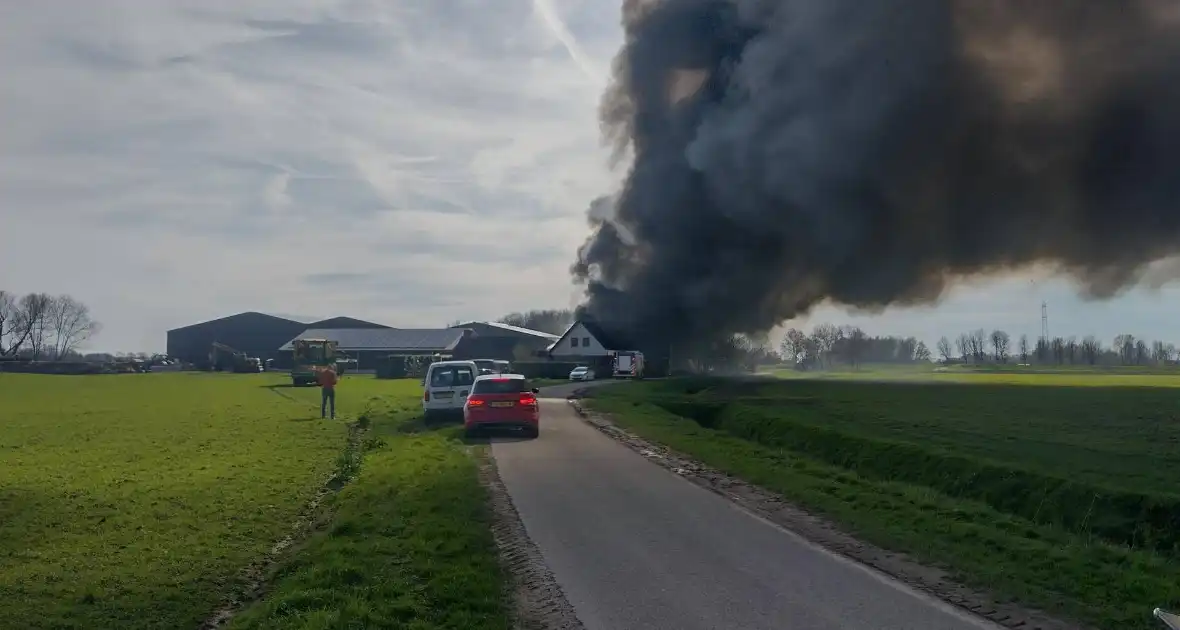 Hevige rookontwikkeling bij brand in loods - Foto 1