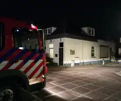 Brandweer onderzoekt gaslucht bij woning