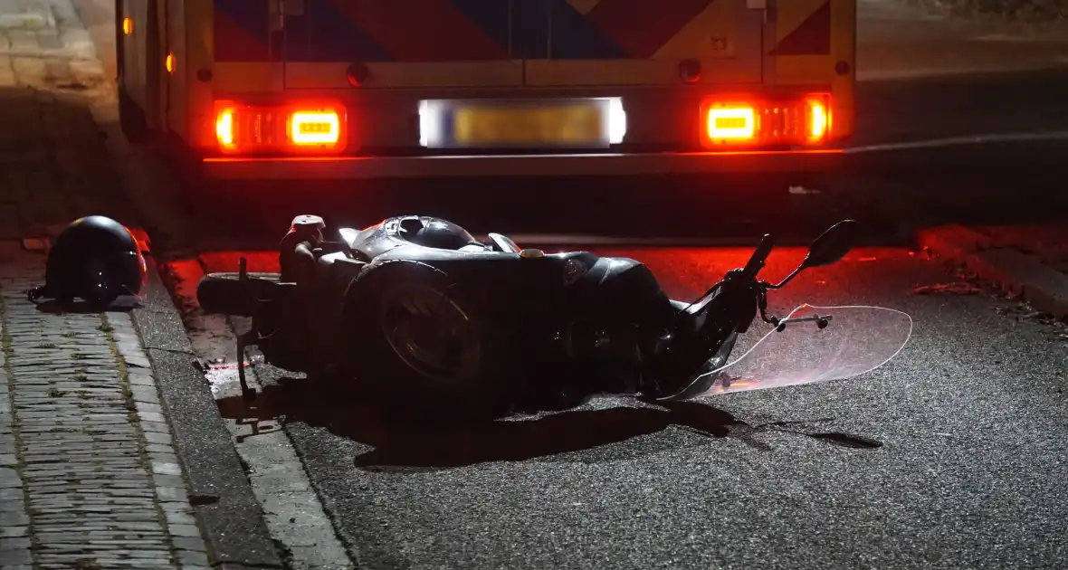 Scooterrijder en voetganger gewond bij botsing - Foto 5