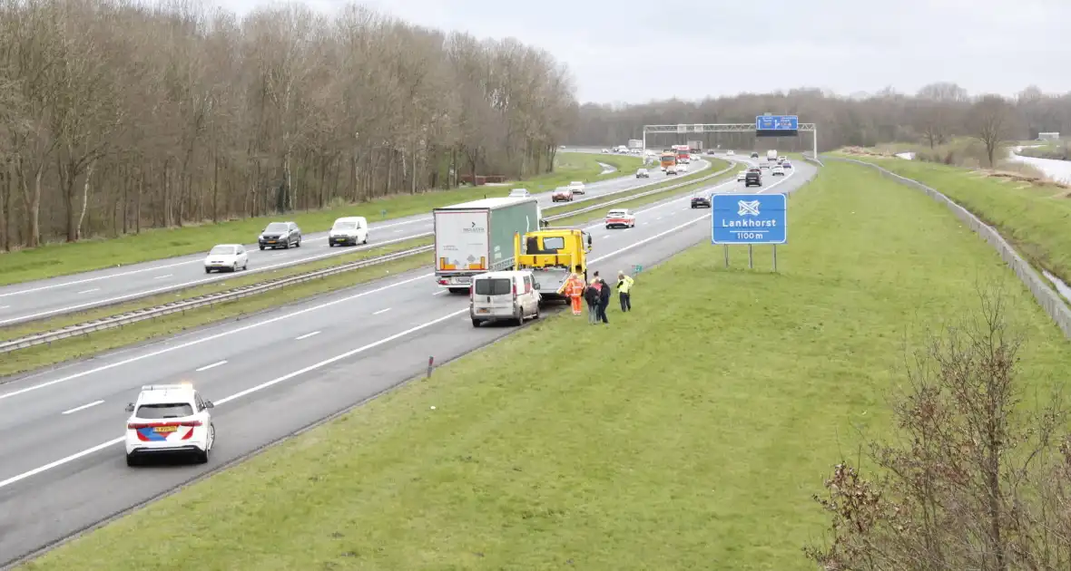 Voertuig beschadigd na kop-staartbotsing - Foto 3