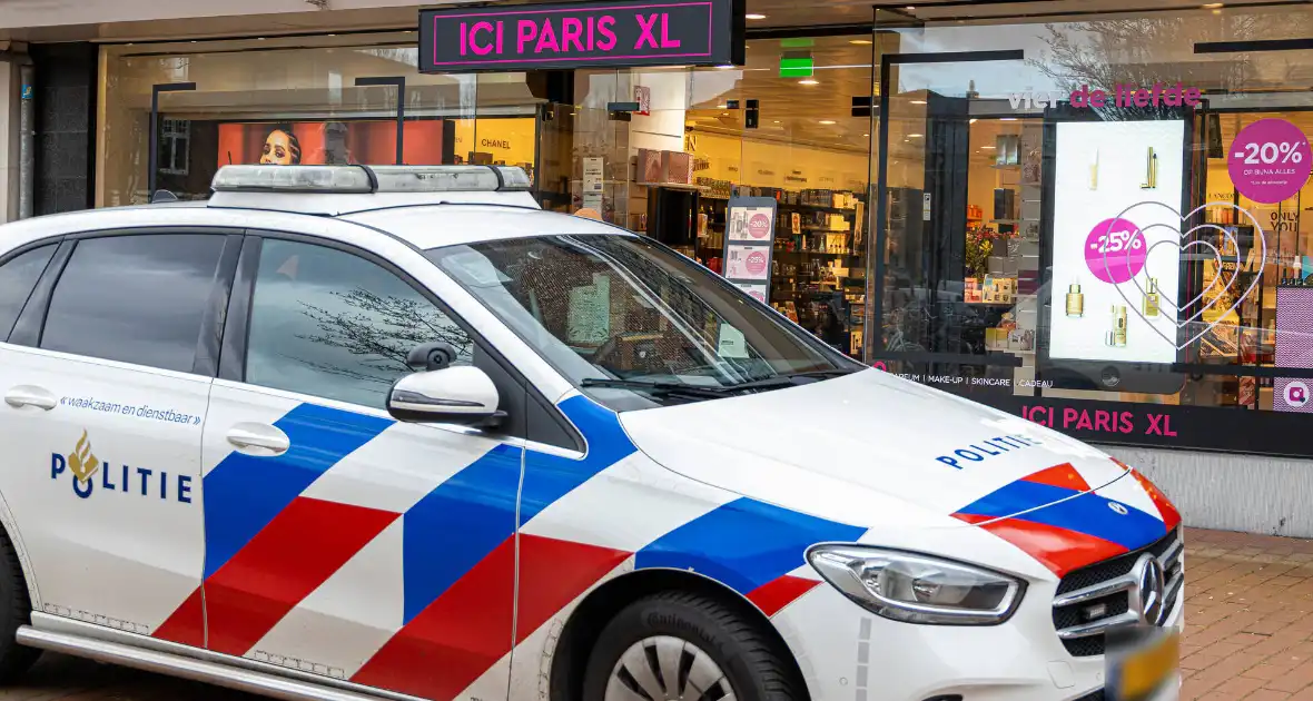 Verdachten op de vlucht na overval op ICI Paris - Foto 4