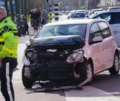 Auto's zwaar beschadigd na frontale botsing