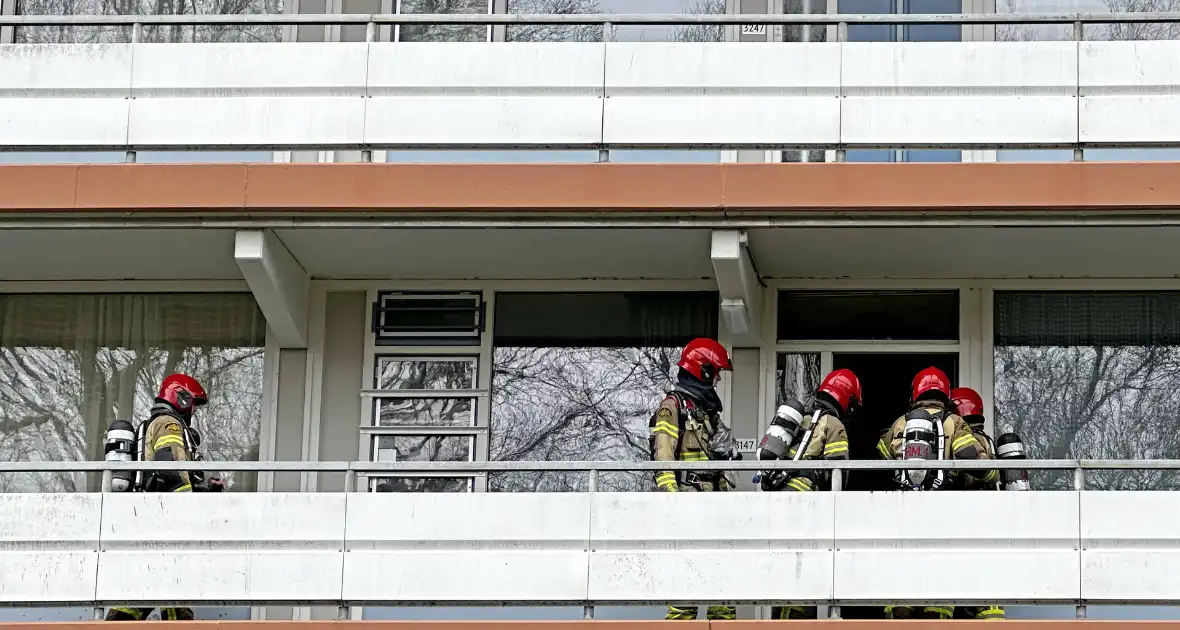 Brand uitgebroken na explosie in woning in Amsterdam Zuidoost - Foto 6
