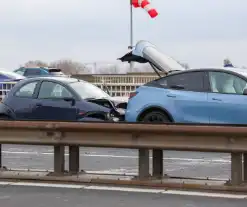 Kop-staart aanrijding op de Van Brienenoordbrug