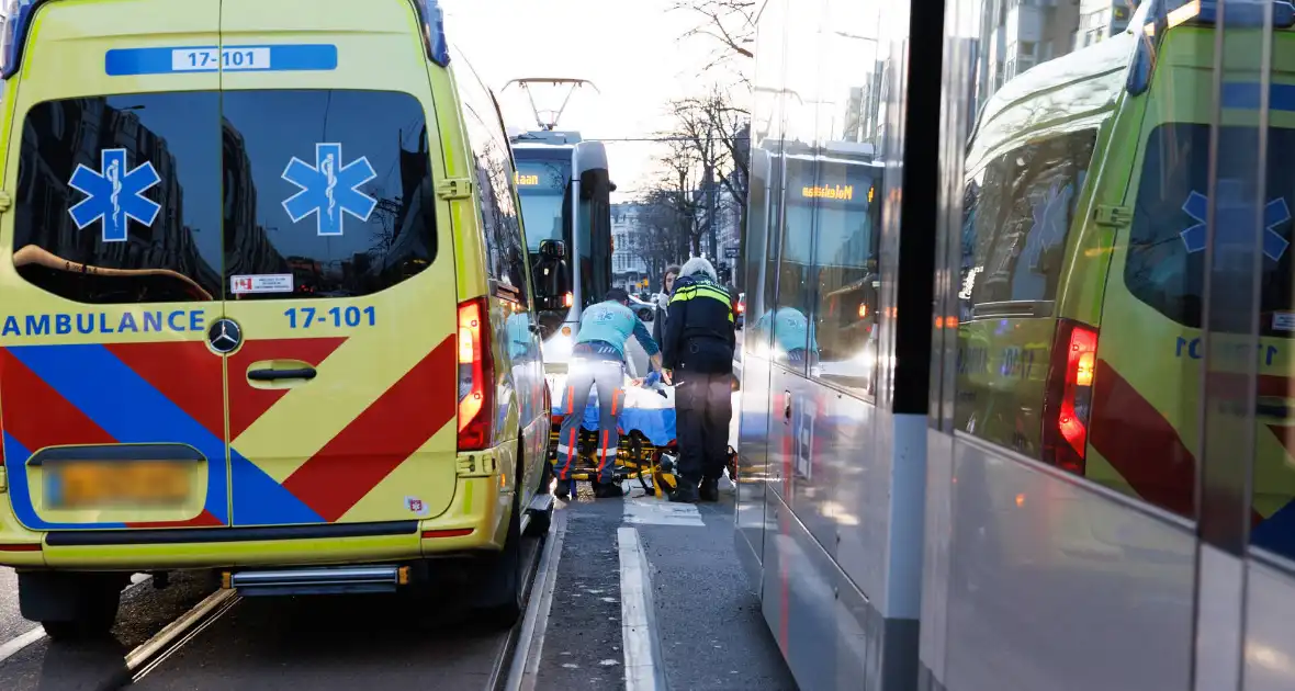 Fietser gewond na val bij tramrails - Foto 2