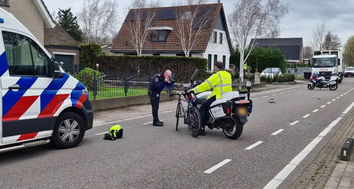 Motoragent onderweg naar overval krijgt ongeval met fietser - Foto 6