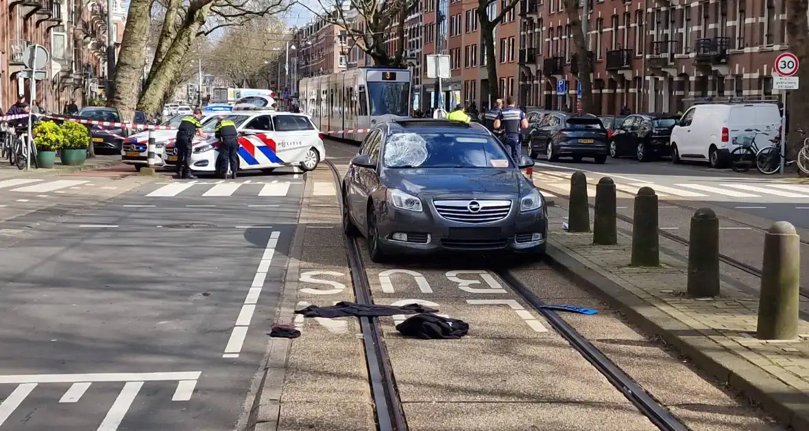 Traumateam ingezet voor ernstig ongeval tussen fietser en taxi - Foto 5