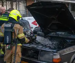 Auto vliegt net na rit in brand