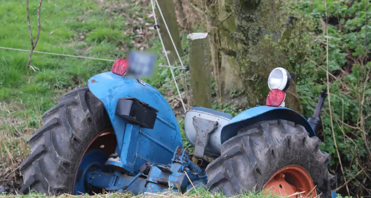 Tractor raakt te water, bestuurder gewond - Foto 4