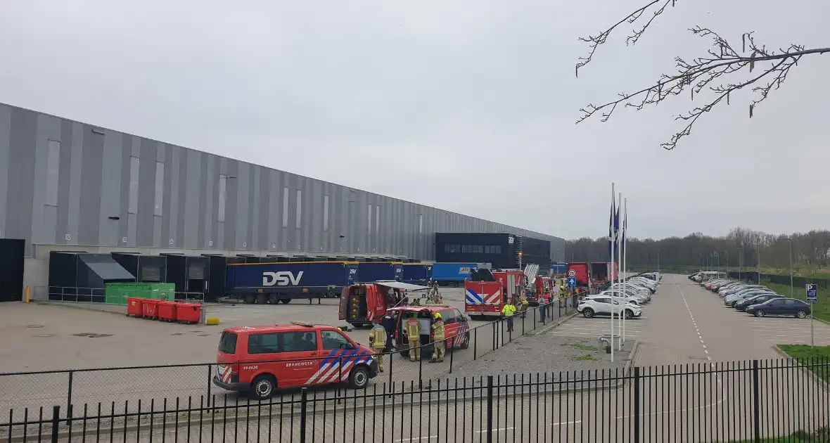Hulpdiensten groots ingezet voor lekkage gevaarlijke stof in bedrijfspand