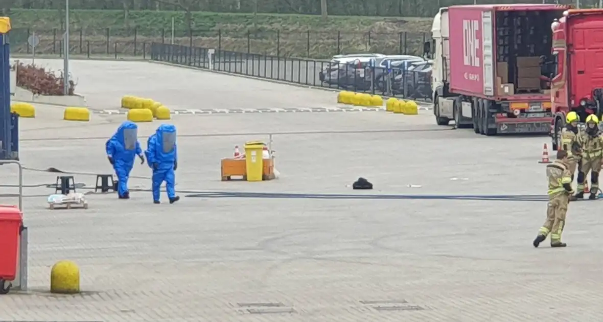 Hulpdiensten groots ingezet voor lekkage gevaarlijke stof in bedrijfspand - Foto 2