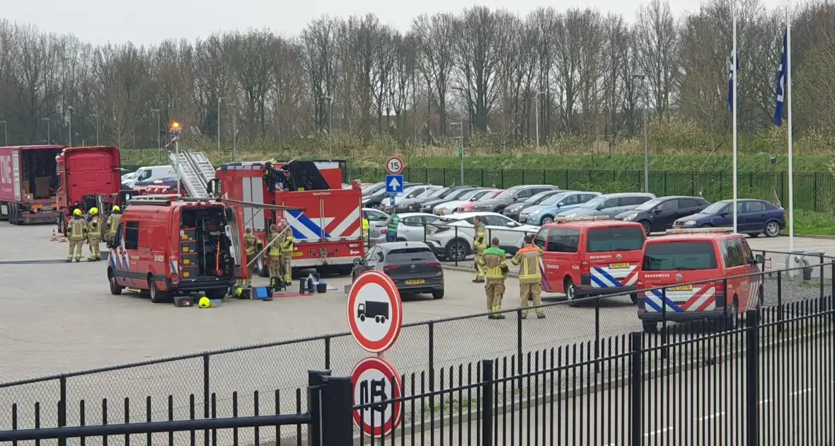 Hulpdiensten groots ingezet voor lekkage gevaarlijke stof in bedrijfspand - Foto 3