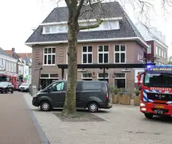 Brandweer onderzoekt brandlucht in hotel