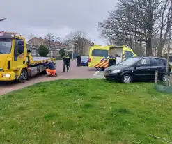 Twee personenauto's met elkaar in botsing