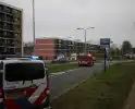 Scooter in botsing met auto op rotonde