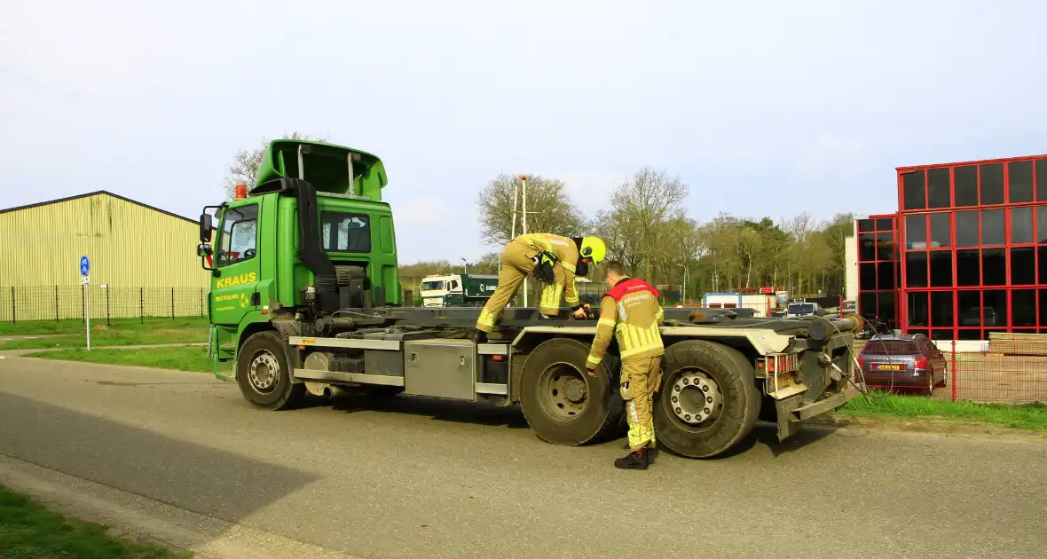 Rookontwikkeling bij chassis van vrachtwagen - Foto 1