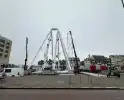 Opbouw grootste reuzenrad langs de kust in volle gang