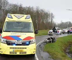 Auto en elektrische bakfiets botsen in Assen