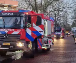 Brandweer blust kooktoestel in woning