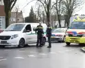 Agente gewond nadat bestelbus op politieauto inrijdt