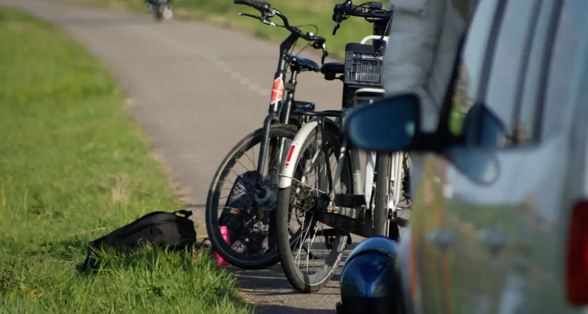 Meerdere fietsers onderuit na botsing met crossbrommer - Foto 4