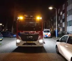 Brandweer forceert deur open vanwege incident in woning