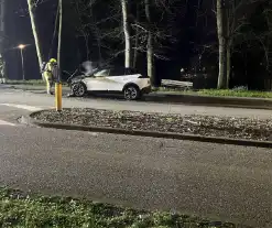 Auto zwaar beschadigd na brand