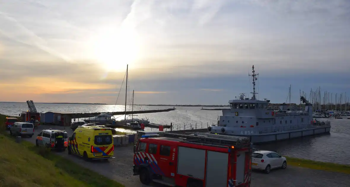 Overleden persoon door duikers van de marine boot aangetroffen