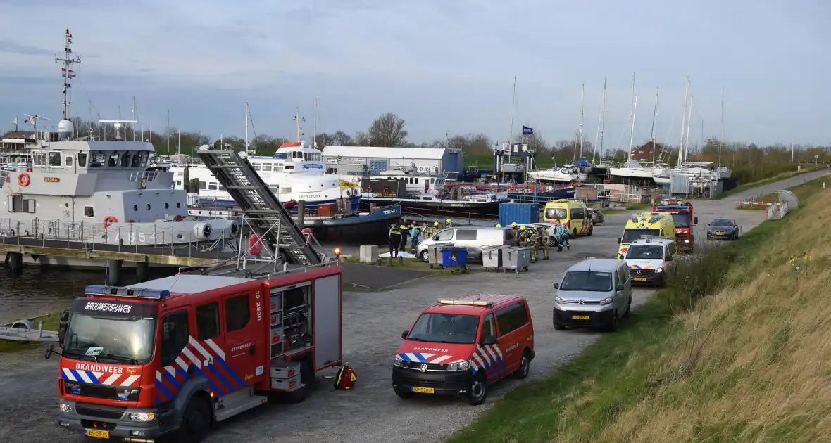 Overleden persoon door duikers van de marine boot aangetroffen - Foto 1