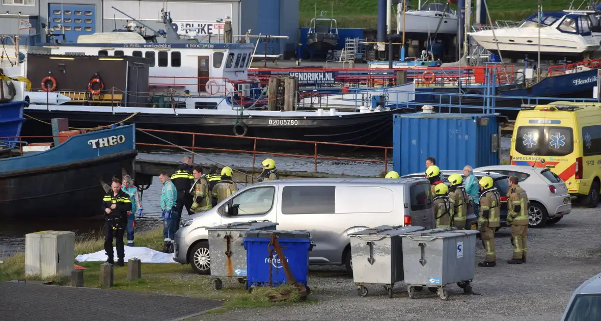 Overleden persoon door duikers van de marine boot aangetroffen - Foto 2