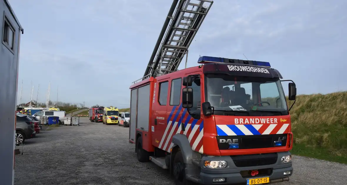 Overleden persoon door duikers van de marine boot aangetroffen - Foto 4