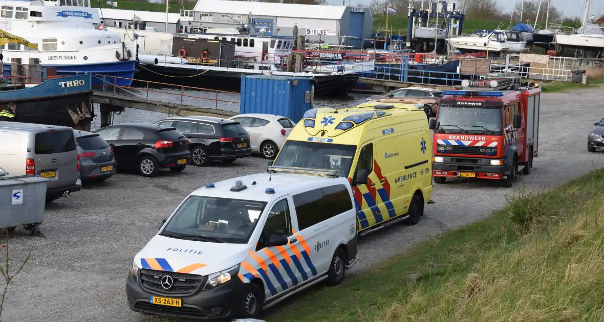 Overleden persoon door duikers van de marine boot aangetroffen - Foto 8