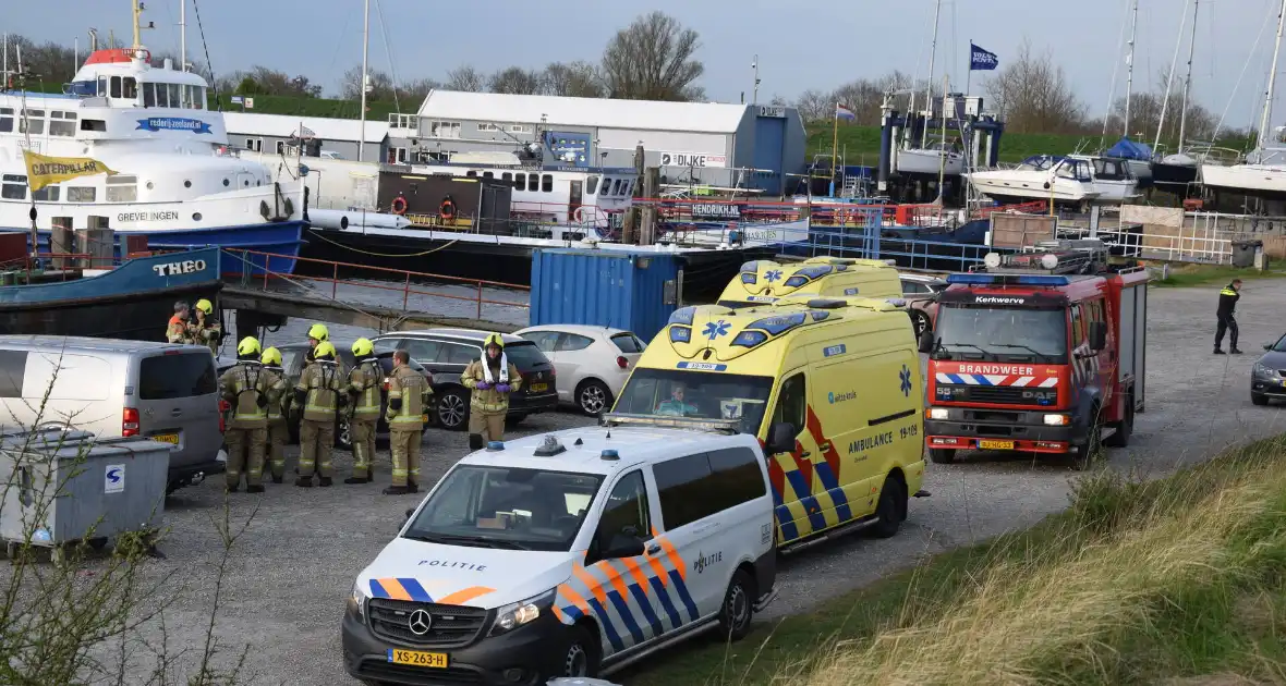 Overleden persoon door duikers van de marine boot aangetroffen - Foto 9