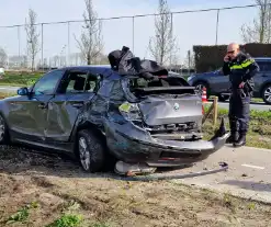 Bestuurder van bestelbus knalde op een auto met pech