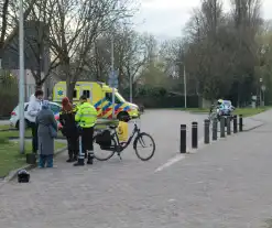 Maaltijdbezorger en fietser botsen