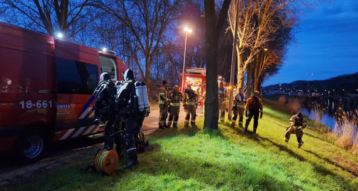 Veel hulpdiensten aanwezig vanwege fietsje langs waterkant - Foto 1