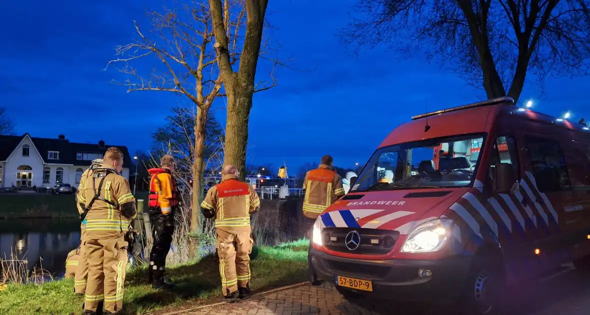 Veel hulpdiensten aanwezig vanwege fietsje langs waterkant - Foto 2