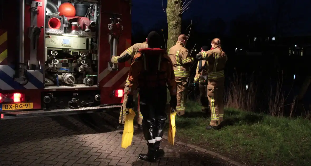 Veel hulpdiensten aanwezig vanwege fietsje langs waterkant - Foto 3
