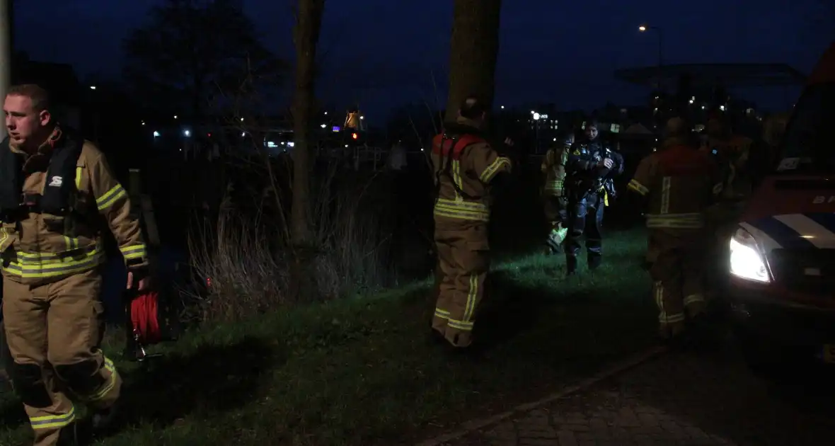 Veel hulpdiensten aanwezig vanwege fietsje langs waterkant - Foto 4