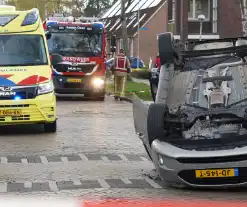 Brandweer bevrijdt automobilist uit auto