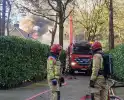 Brandweer blust uitslaande brand in vrijstaande woning