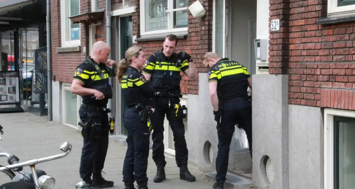 Politie valt woning binnen na melding steekpartij