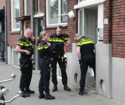 Politie valt woning binnen na melding steekpartij