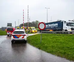 Automobilist overleden na botsing met vrachtwagen