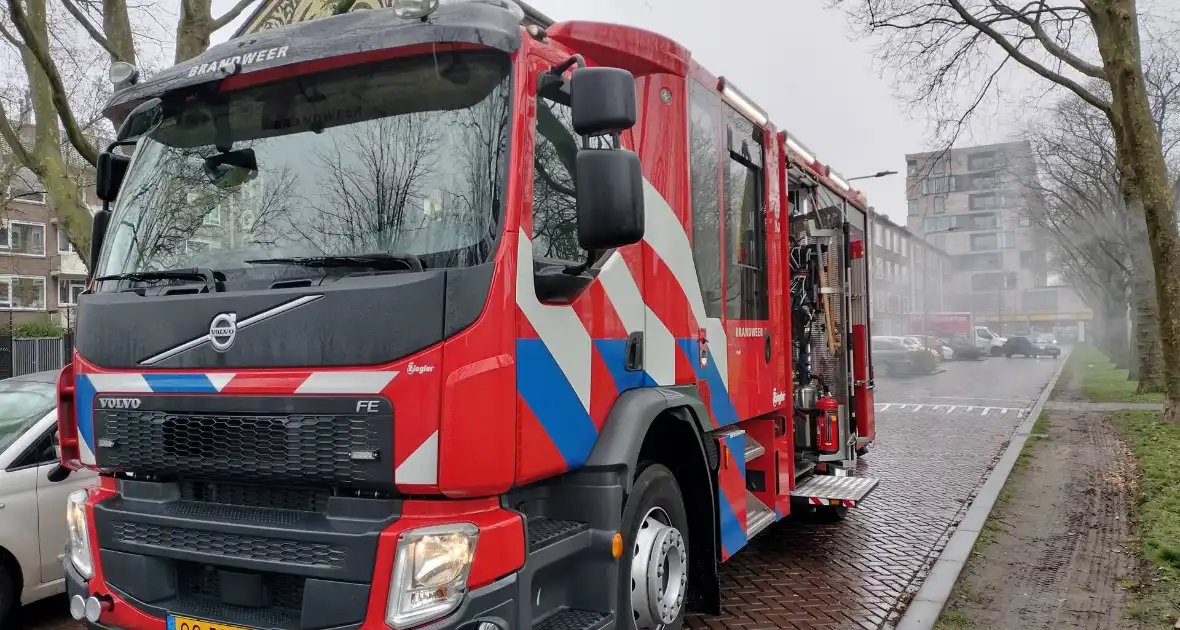 Flinke rookontwikkeling door brand in ondergrondse container - Foto 11