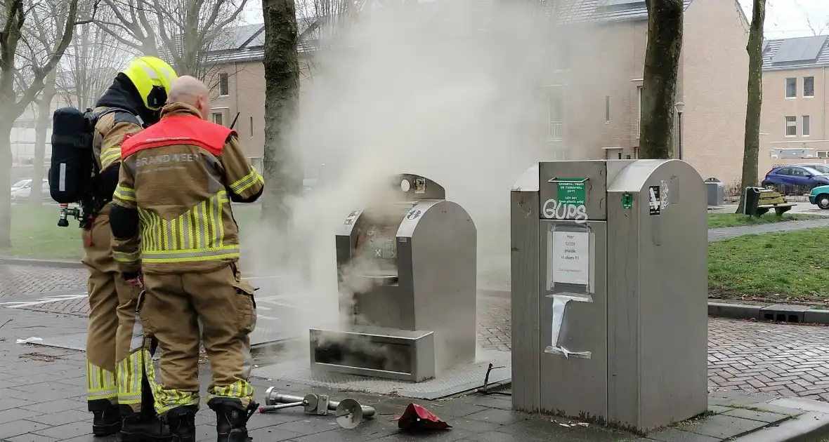 Flinke rookontwikkeling door brand in ondergrondse container - Foto 4