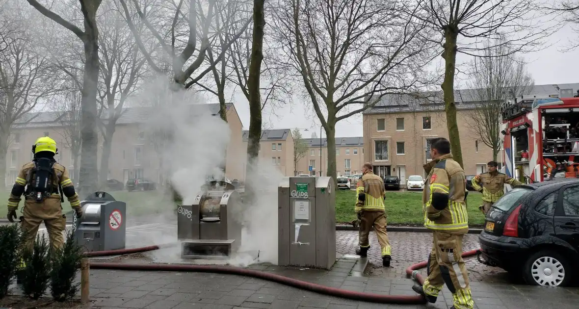 Flinke rookontwikkeling door brand in ondergrondse container - Foto 8